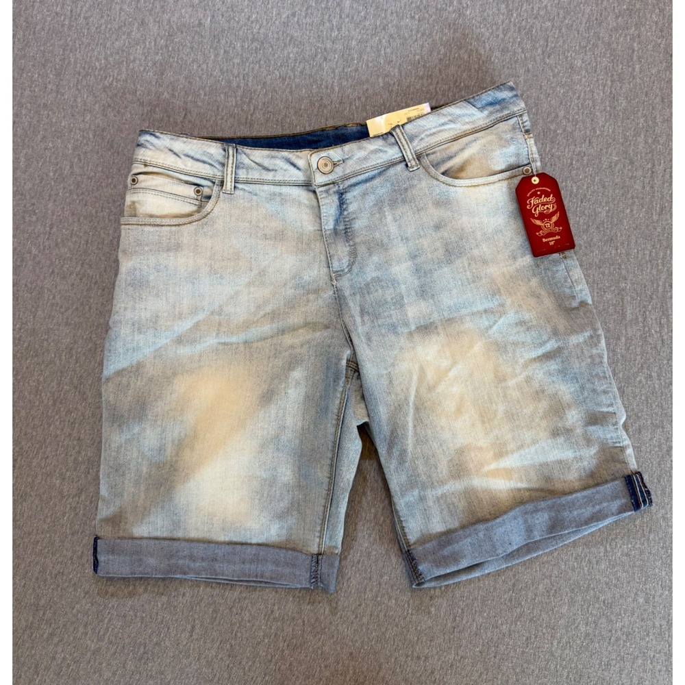 Faded Glory Womens Bermuda Denim Shorts Light Wash Cuffed Size 14 FGL14805LD